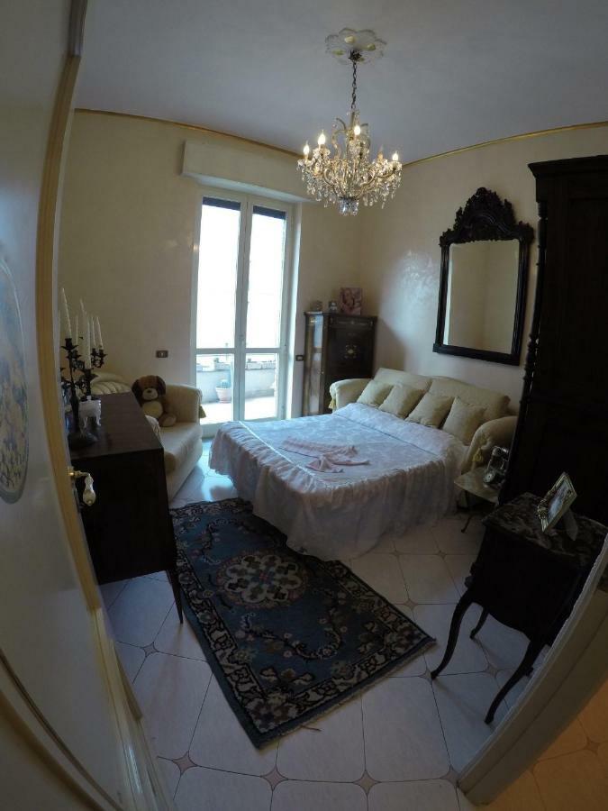 B&B Goldmund Νάπολη Εξωτερικό φωτογραφία